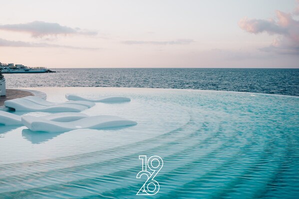 Indoor pool, outdoor pool, free pool cabanas, pool umbrellas - 1926 Le Soleil Hotel & SPA (Sliema)