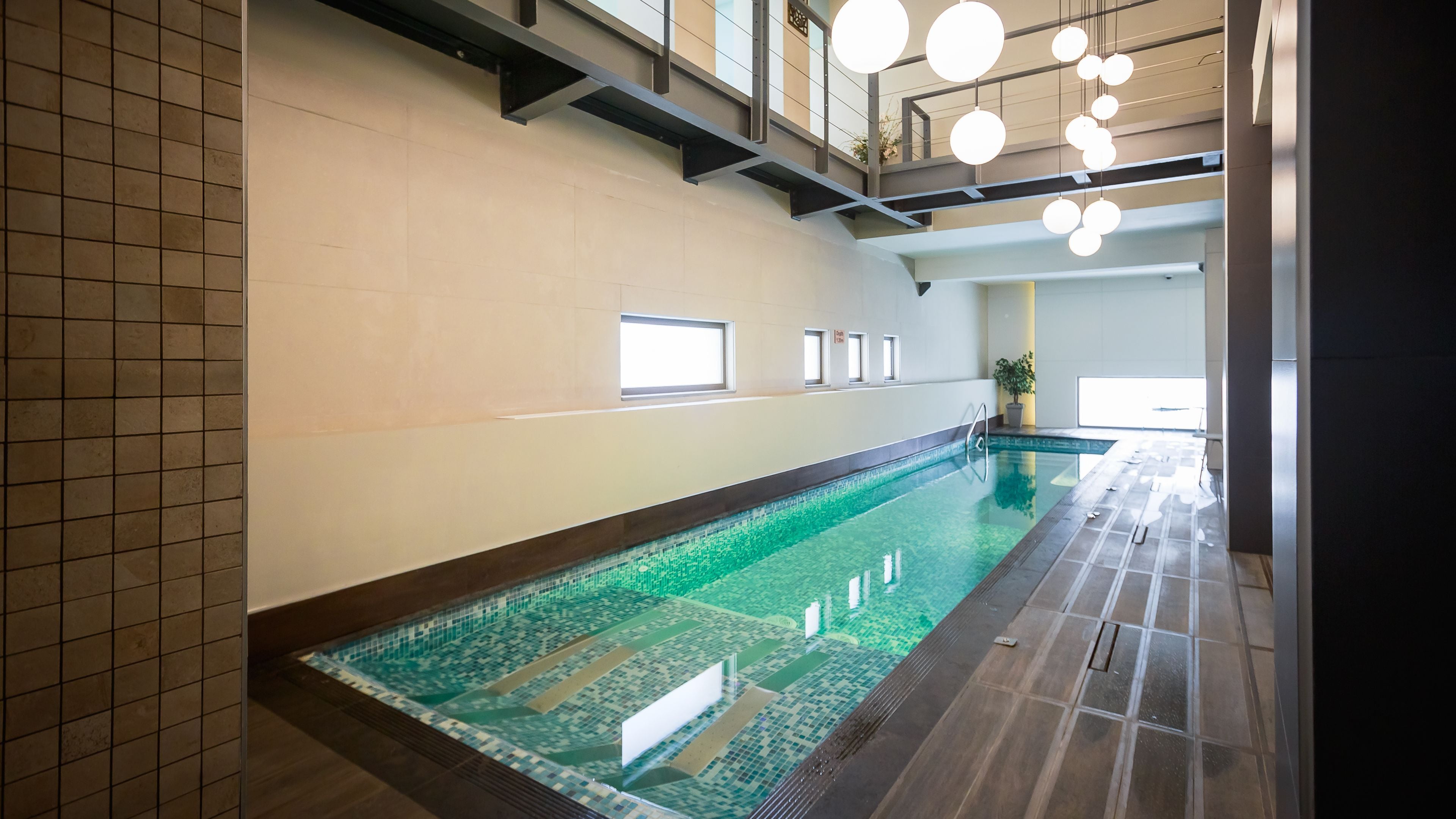 Couples treatment rooms, sauna, steam room, body treatments