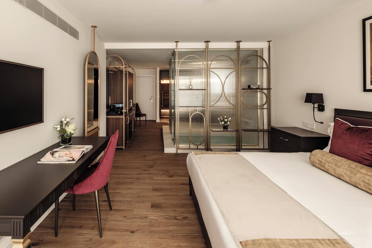Deluxe Suite with Private Pool and Sauna | 1 bedroom, Frette Italian sheets, premium bedding, pillowtop beds