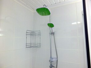 Family Room, Garden Area | Bathroom shower - Kadikoy Port Hotel (Istanbul)