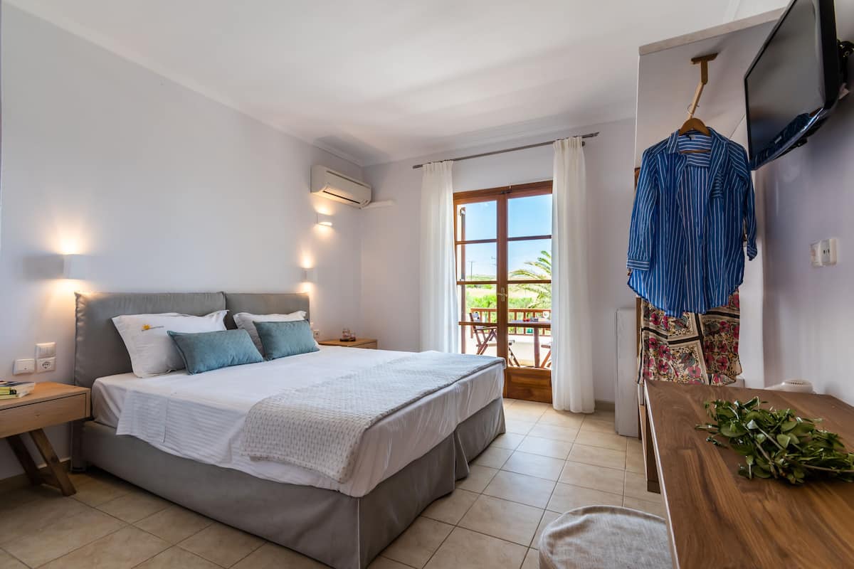 Superior Room, Garden View | In-room safe, soundproofing, iron/ironing board (on request)