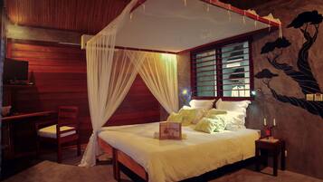 Quarto luxo, 1 cama King, de frente para o mar | 1 quarto, roupas de cama premium, edredons de pluma, cofres nos quartos