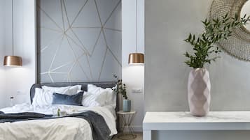 Luxe beddengoed, een minibar, een kluis op de kamer