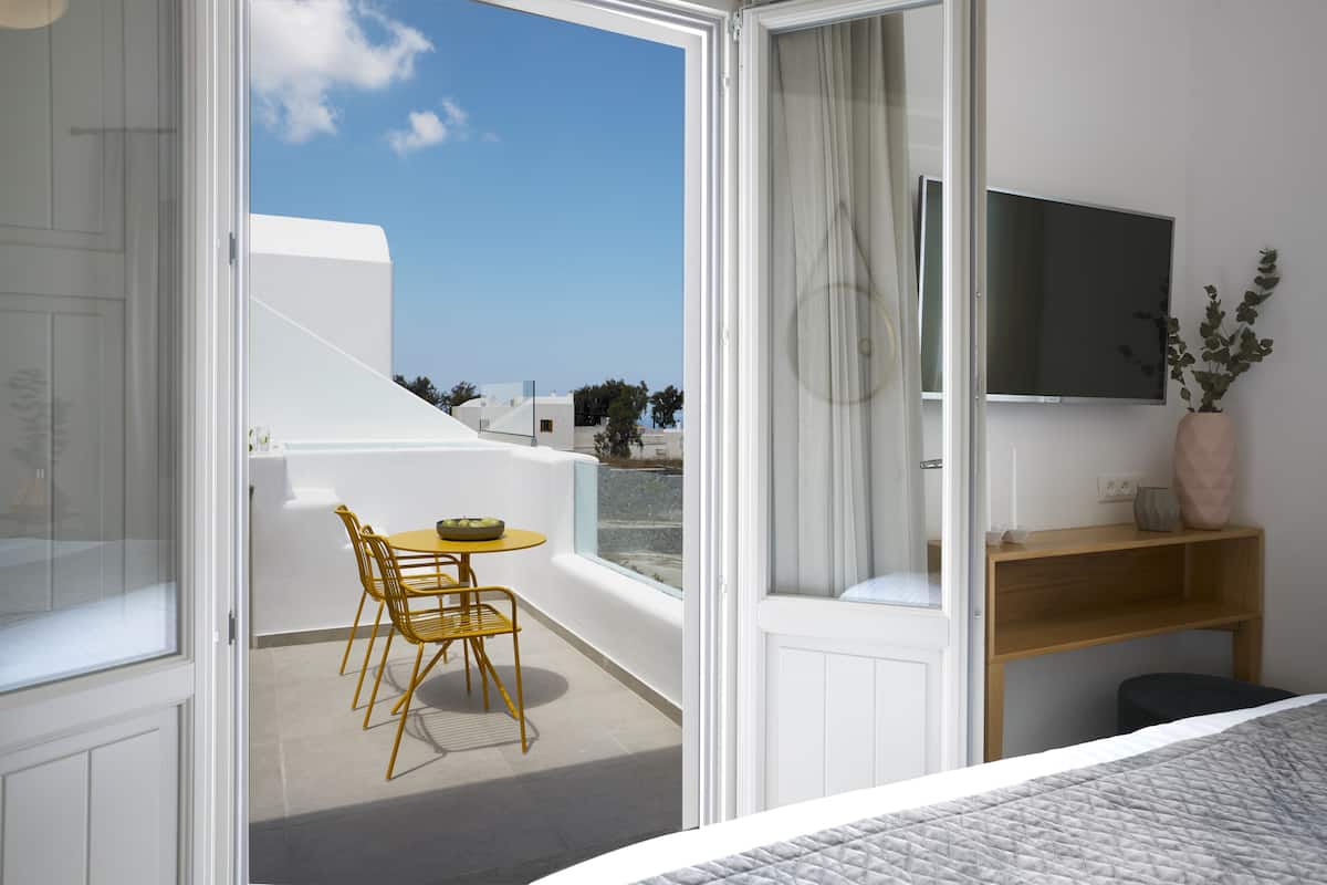 premium bedding, minibar, in-room safe, individually decorated