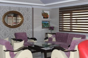 Lobby sitting area - Hotel Sibar (Hakkari)