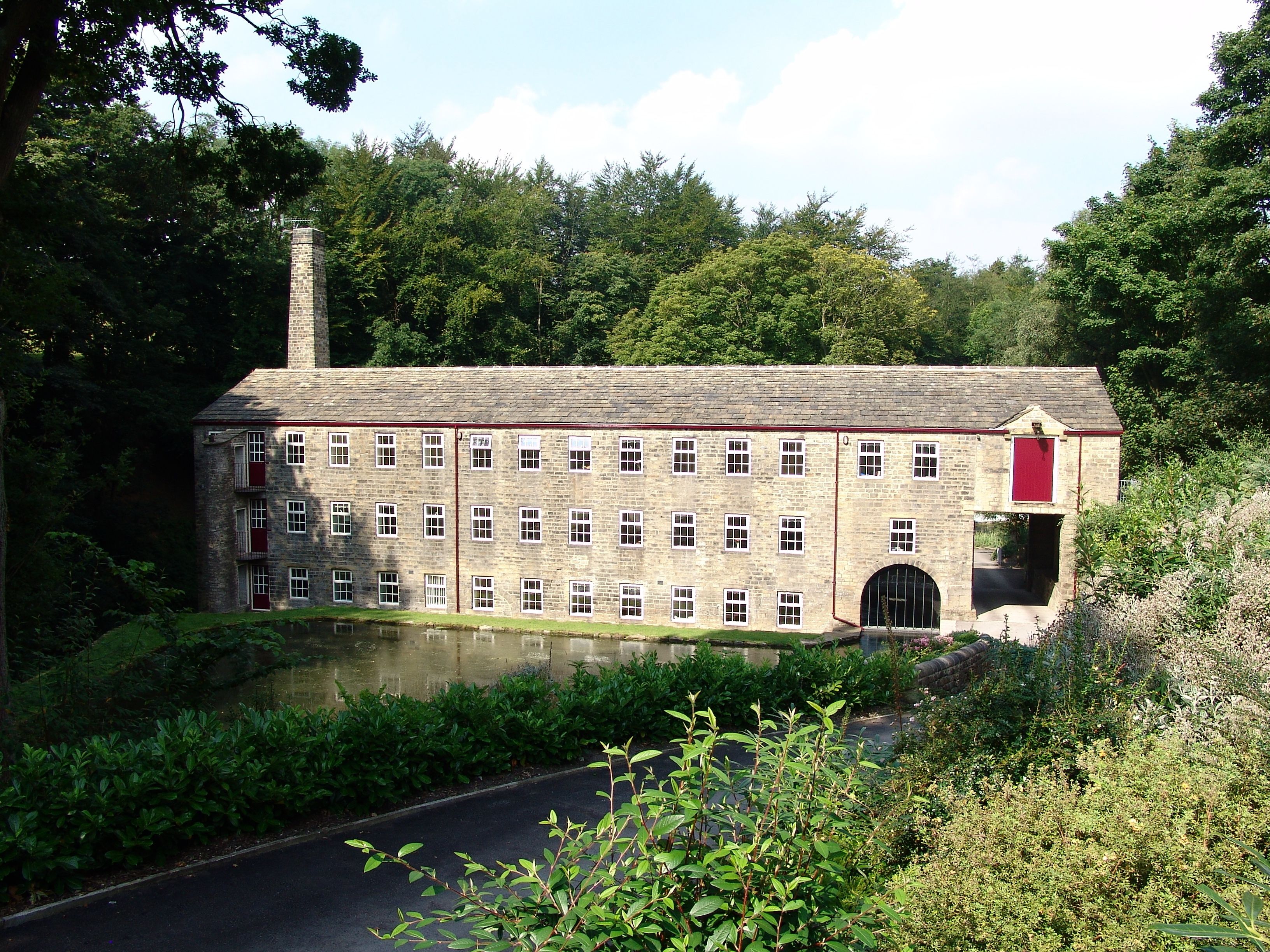 Vista frontal de la propiedad