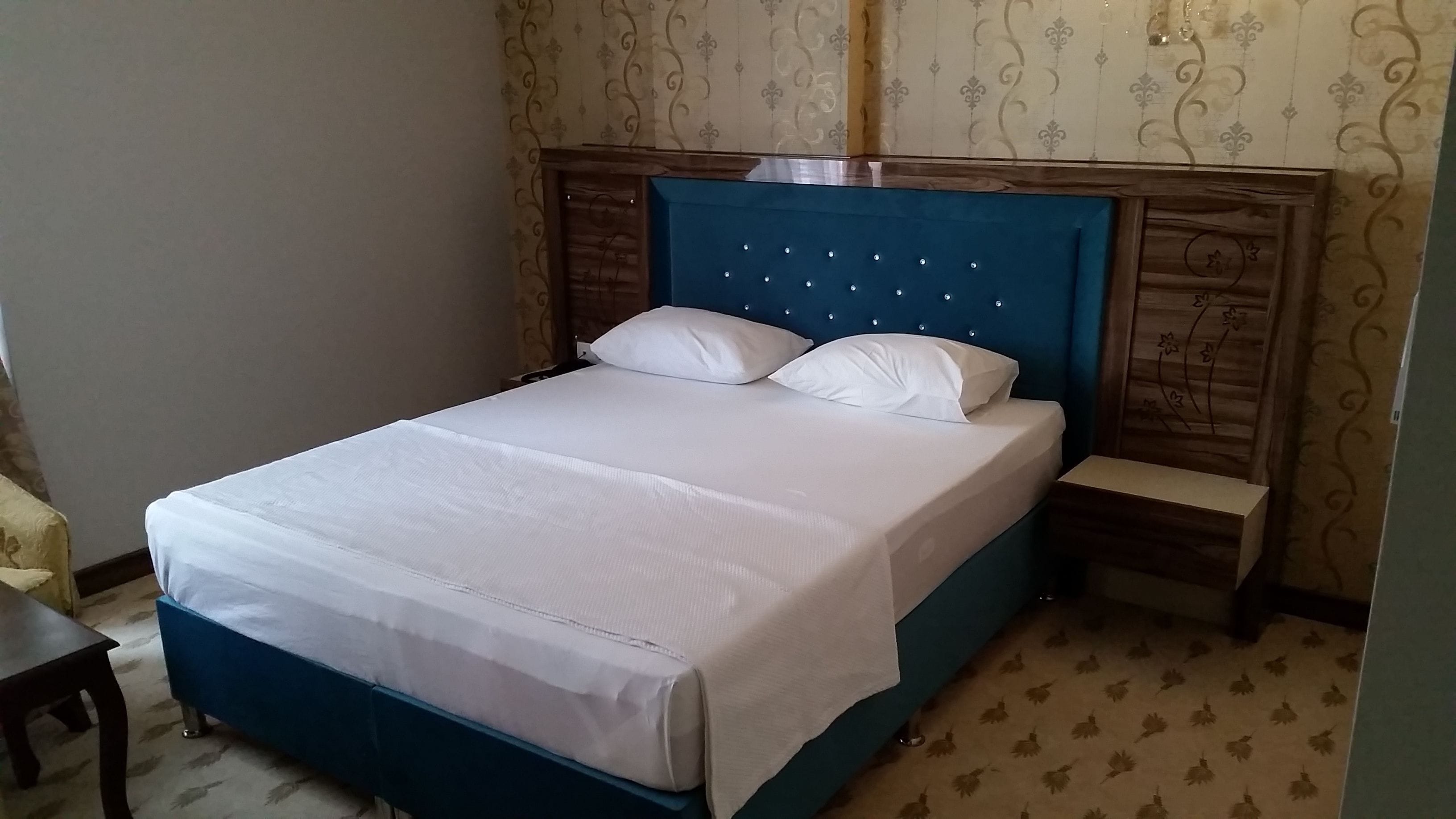 deluxe double room | minibar, in-room safe, desk, soundproofing