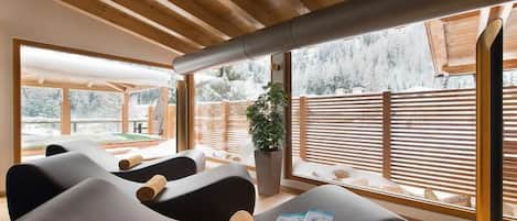 Sauna, hot tub, steam room, Turkish bath/hammam, body treatments