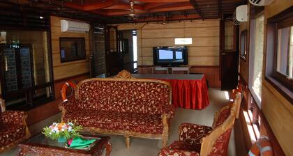 Pulickattil Houseboats