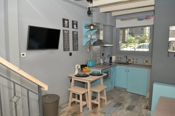 City House, 2 Bedrooms | Private kitchen