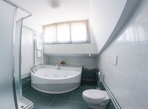 Family Room | Bathroom | Hair dryer, bidet, towels - Domus Traiani (Fiumicino)