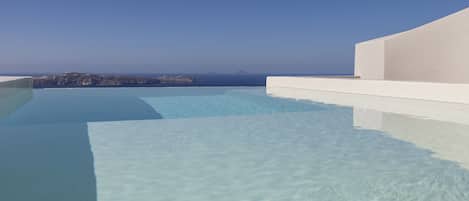 Infinity pool