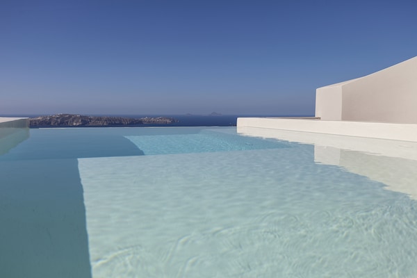 Piscine à débordement