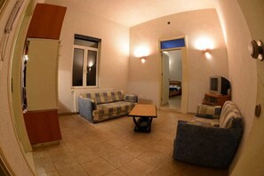 Deluxe Chalet | Living area | TV - Bauhaus Chalets Apartment (Bcharré)