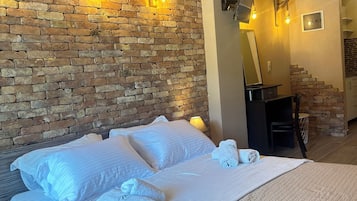 Elite Studio Suite | Egyptian cotton sheets, premium bedding, Select Comfort beds