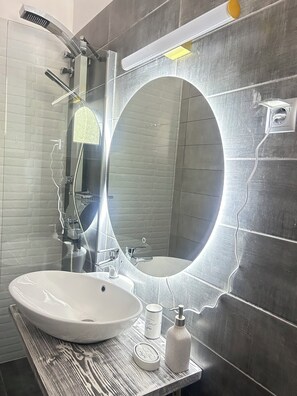 Shower, rainfall showerhead, designer toiletries, hair dryer