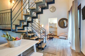 Villa Deluxe, 1 très grand lit et 1 canapé-lit, accès piscine, vue piscine