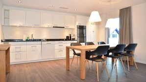 Espresso maker, full-size fridge, microwave, oven - Apartment Rugenpark 7 (Interlaken)