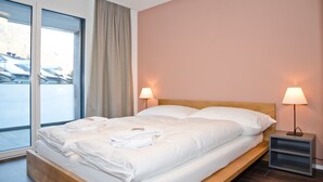 2 bedrooms, iron/ironing board, WiFi (free), bed sheets - Apartment Rugenpark 7 (Interlaken)