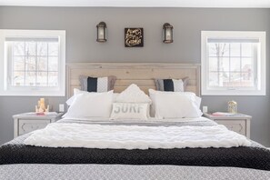 Cottage, 2 Bedrooms | 2 bedrooms, laptop workspace, iron/ironing board, travel cot - Crystal Beach Cottage (Fort Erie)