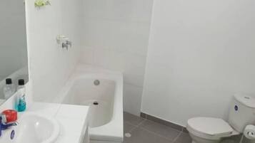 Family Chalet | Bathroom | Shower, towels