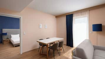 Hypo-allergenic bedding, in-room safe, desk, blackout drapes