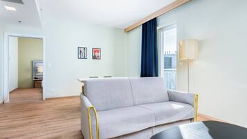 Suite | In-room safe, desk, blackout drapes, soundproofing