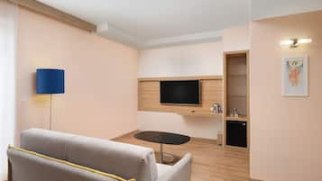 Suite | Wohnbereich | 110-cm-LCD-Fernseher mit Digitalempfang, Fernseher