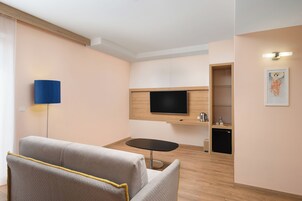 Suite | Opholdsområde | 110-centimeters LCD-tv med digitale kanaler, tv