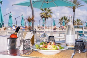 Frokost, lunsj og middag serveres, internasjonale retter 