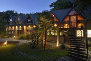 Façade de l’hébergement - soirée/nuit