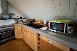 Private kitchen - Loft d’architecte chaleureux et spacieux (Rives-du-Loir-en-Anjou)