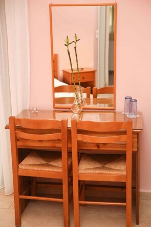 Double or Twin Room | Room amenity - Hotel Anixis (Lamia)