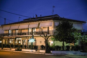 A two-story building with a balcony, a signboard, and a street lamp. - Hotel Anixis (Lamia)