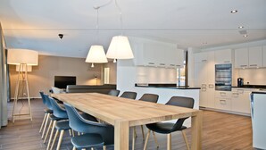 In-room dining - Apartment Rugenpark 8 (Interlaken)