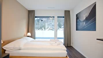 3 bedrooms, iron/ironing board, free WiFi, bed sheets