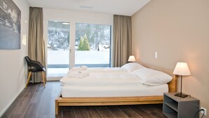 3 bedrooms, iron/ironing board, WiFi (free), bed sheets - Apartment Rugenpark 8 (Interlaken)