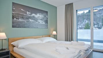2 bedrooms, blackout curtains, iron/ironing board, free WiFi
