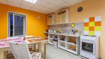 Fridge, microwave, oven, cookware/dishes/utensils