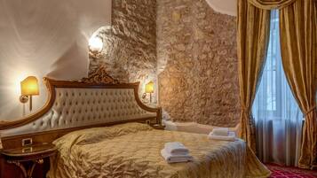 In-room safe, desk, soundproofing, free WiFi