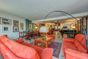 Lobby sitting area - Alexios Inn Hotel (Ioannina)