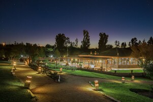 住宿正面 - 傍晚/夜晚