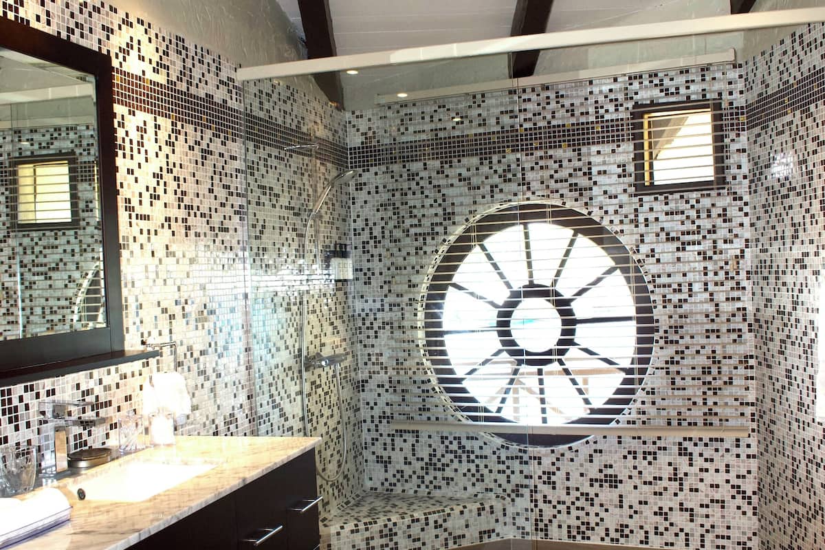 standard studio | bathroom | shower, free toiletries, hair dryer, towels