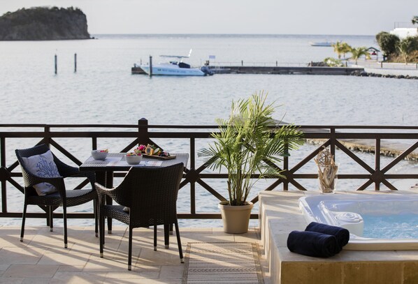 Deluxe Suite, 1 King Bed, Ocean View, Oceanfront | Terrace/patio