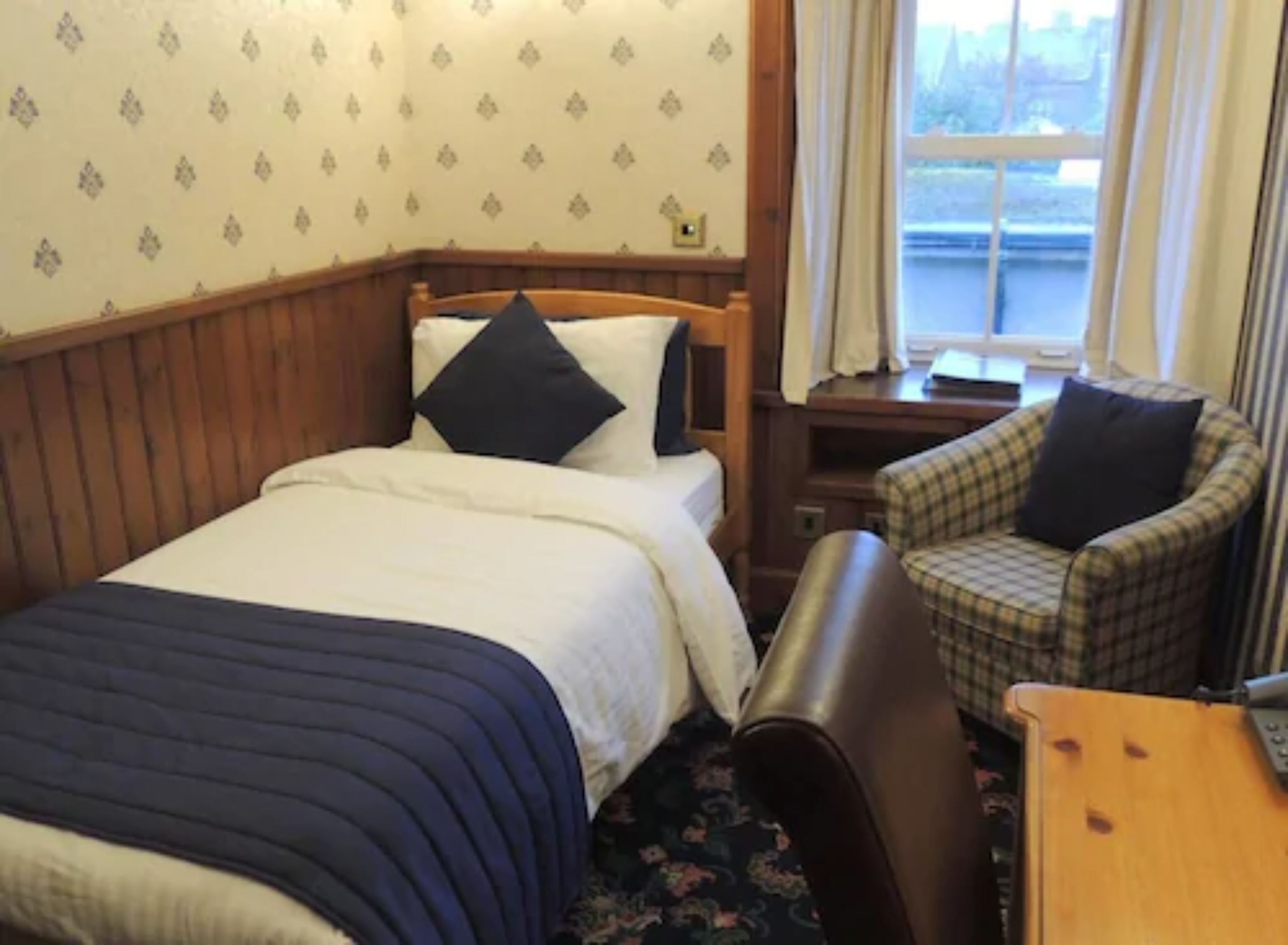 standard single room | 1 bedroom, desk, iron/ironing board, free wifi