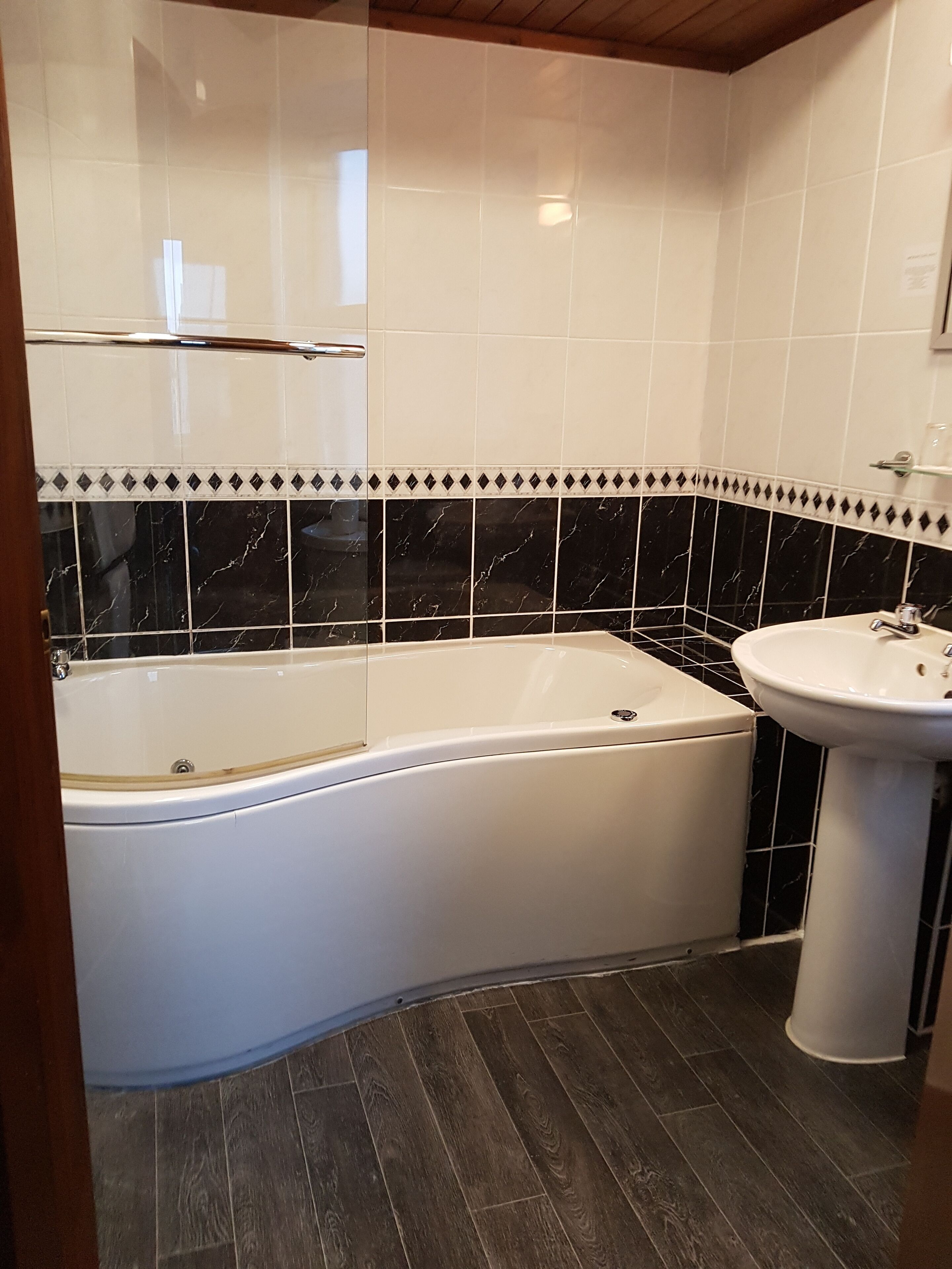 superior double room | bathroom | free toiletries, hair dryer, towels