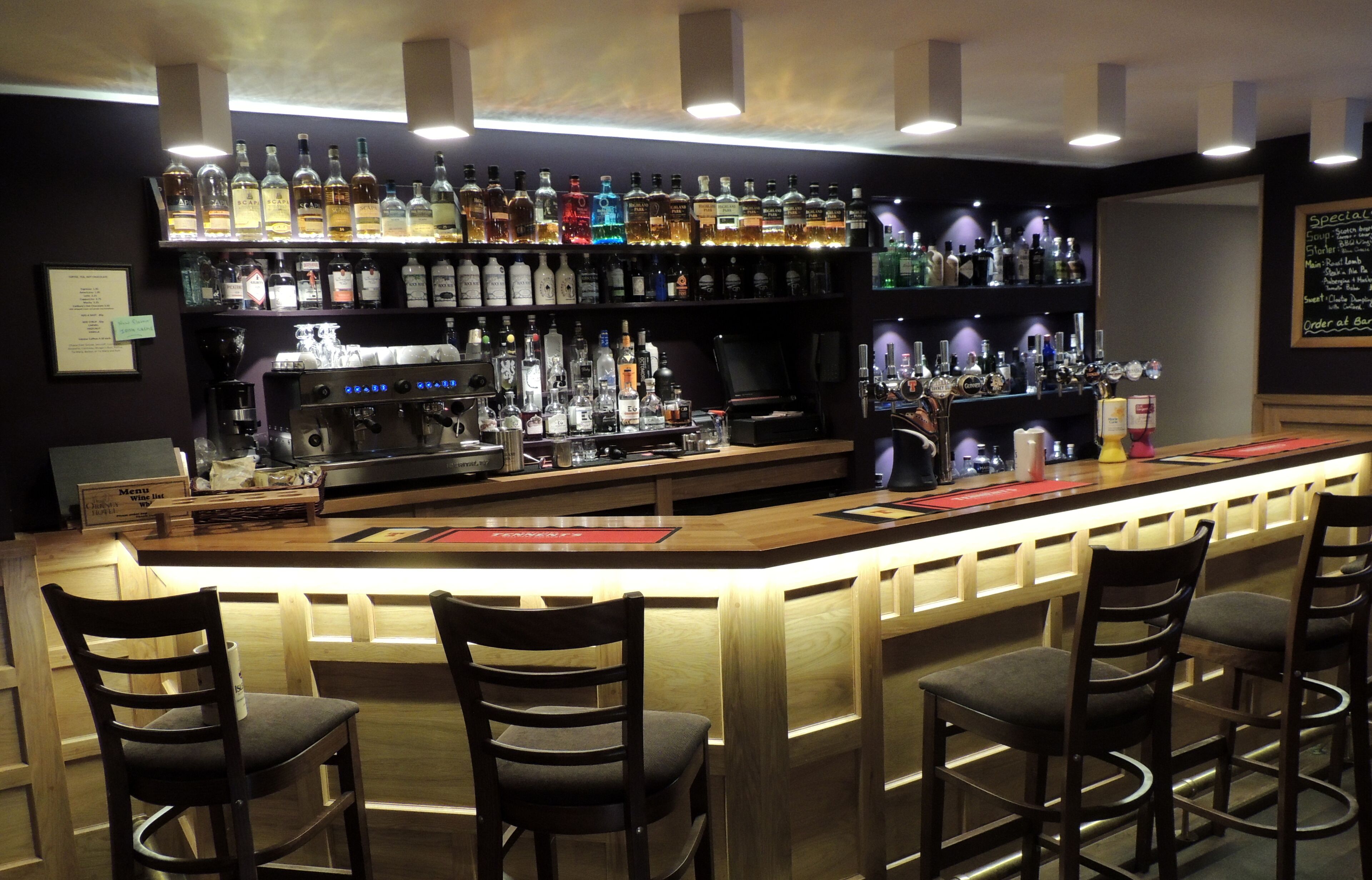 Bar (in der Unterkunft)