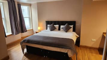 Bureau, fer et planche à repasser, Wi-Fi gratuit, draps fournis