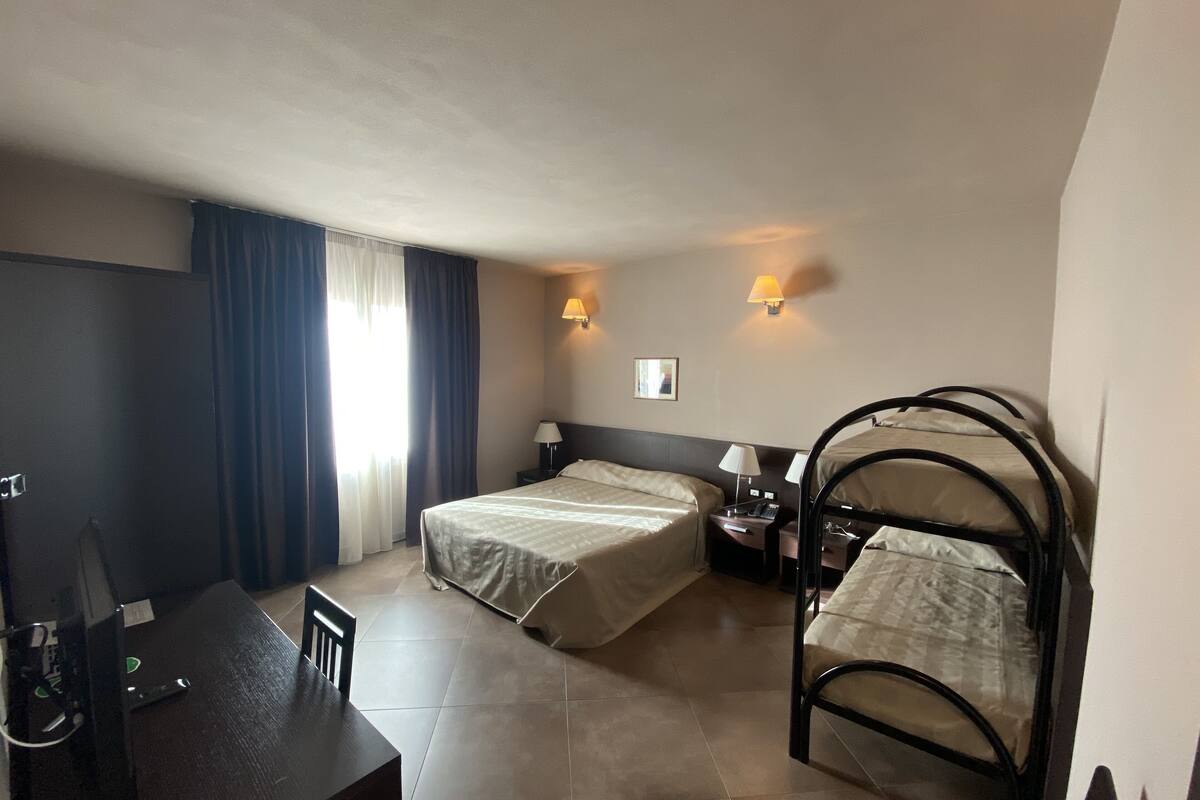 classic quadruple room | minibar, desk, soundproofing, free wifi