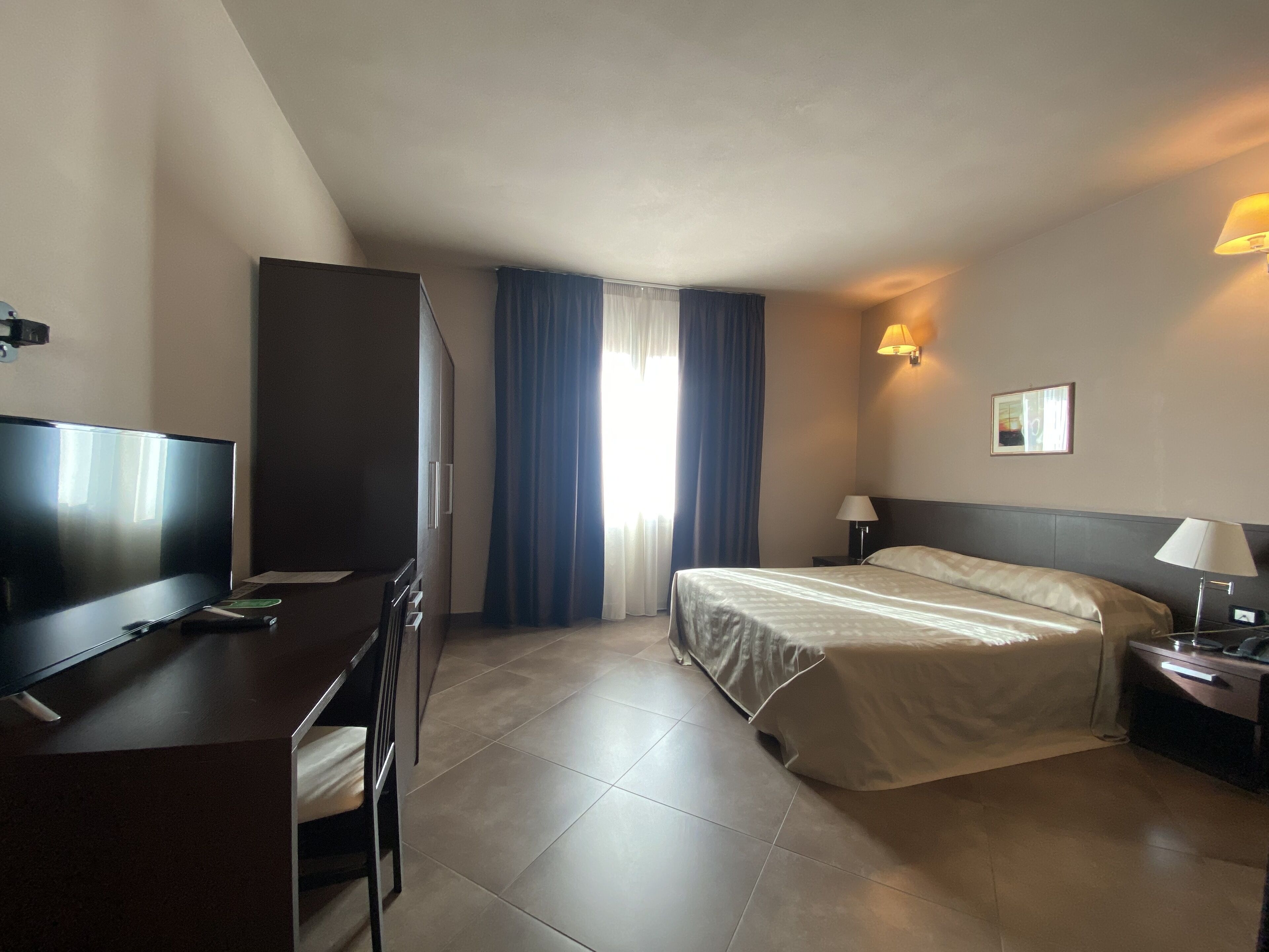classic quadruple room | minibar, desk, soundproofing, free wifi